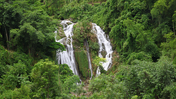 Go Lao Waterfall (Go Mu Waterfall)