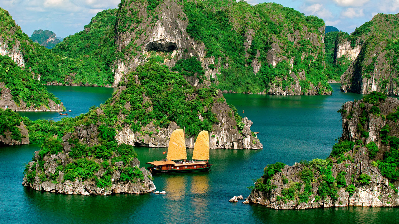 Sharing about Ha Long Bay Cruise from a Foreign Tourist