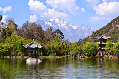 Lijiang travel guides, Lijiang tours, China travel information.