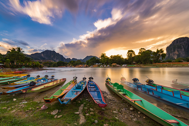 Wandering around by tubing is an ideal experience that you cannot miss in Vang Vieng