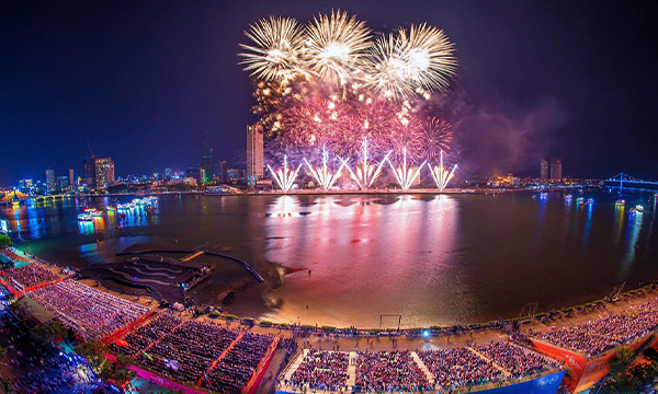 Attend the Da Nang International Fireworks Festival Vietnam 2025