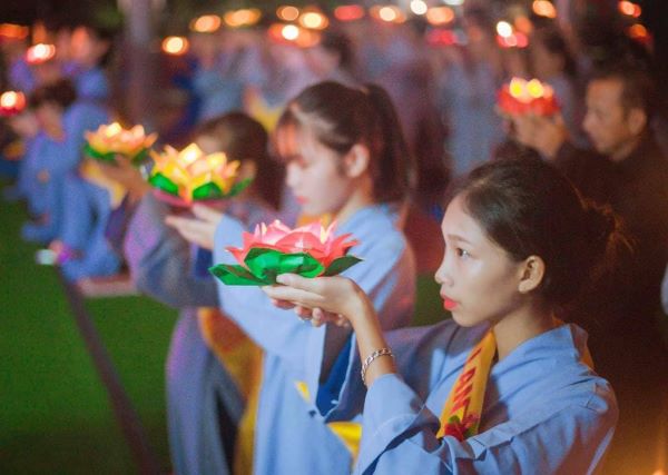 This festival is an opportunity to express filial piety and gratitude to parents and ancestors